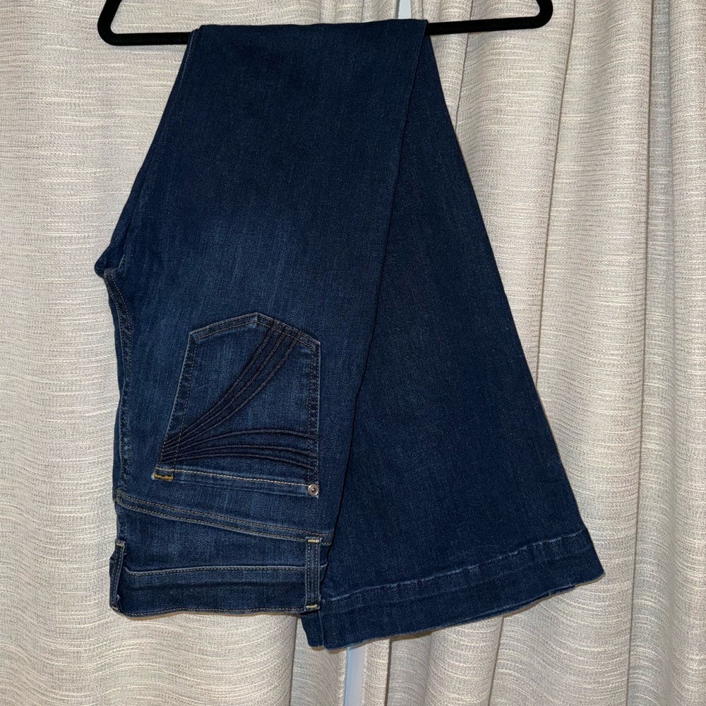 NWOT 7 For All Mankind Dark Wash Dojo